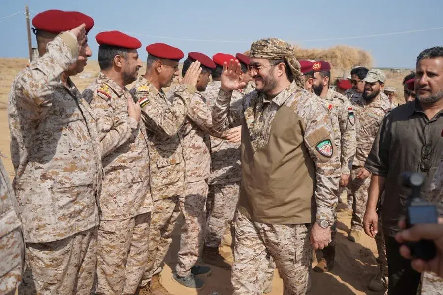عثمان مجلي يظهر بالبزة العسكرية في الخطوط الأمامية...