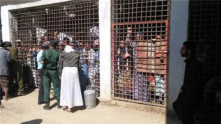 وفاة مواطن عقب الإفراج عنه من سجون الحوثيين بصنعاء
