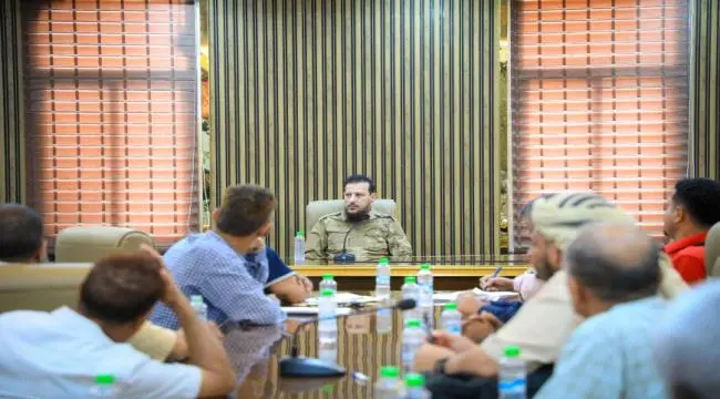 محافظ عدن شيخ يلتقي رؤساء اللجان المجتمعية لتعزيز الأمن والخدمات وتطوير عمل اللجان المجتمعيه.
