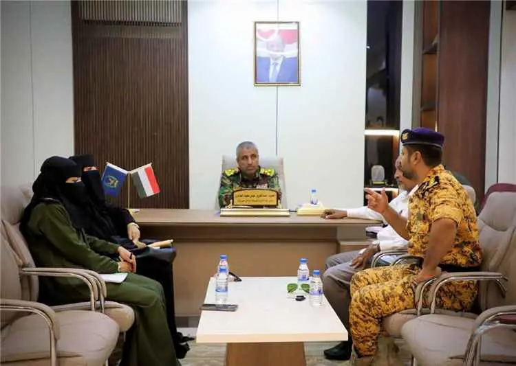 العميد الجابري يبحث مع قيادات قضائية تعزيز التنسيق الأمني والقضائي وتكثيف جهود حماية الأحداث