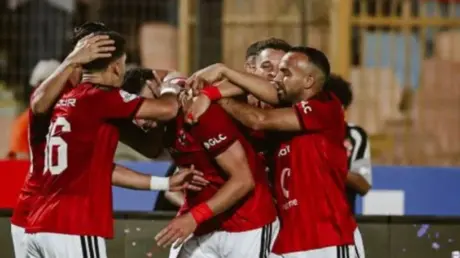 الأهلي يتخطى أبو قير ويرتقي إلى صدارة الدوري المصر...