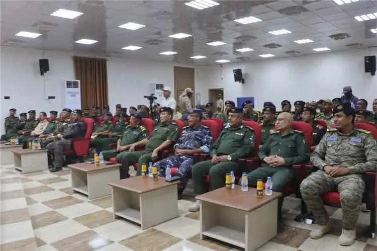 القيادات الأمنية بساحل حضرموت تبحث توحيد الجهود وت...