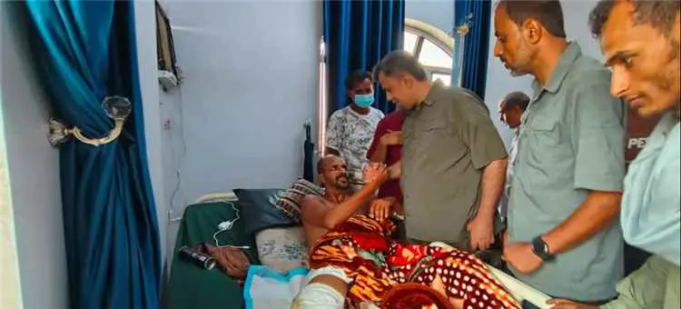 مدير الخدمات الطبية يواصل تفقد جرحى الساحل الغربي...