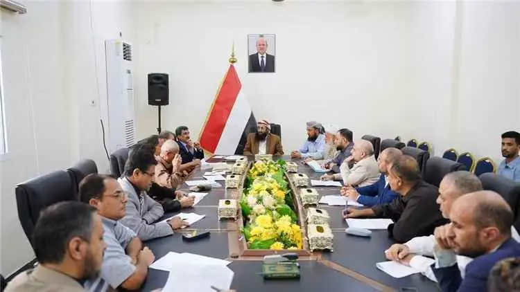 وزير الأوقاف والإرشاد يستقبل وفد الأمانة العامة لمجلس الوزراء ويبحث معه الأداء العام والمتطلبات القانونية والمالية للوزارة