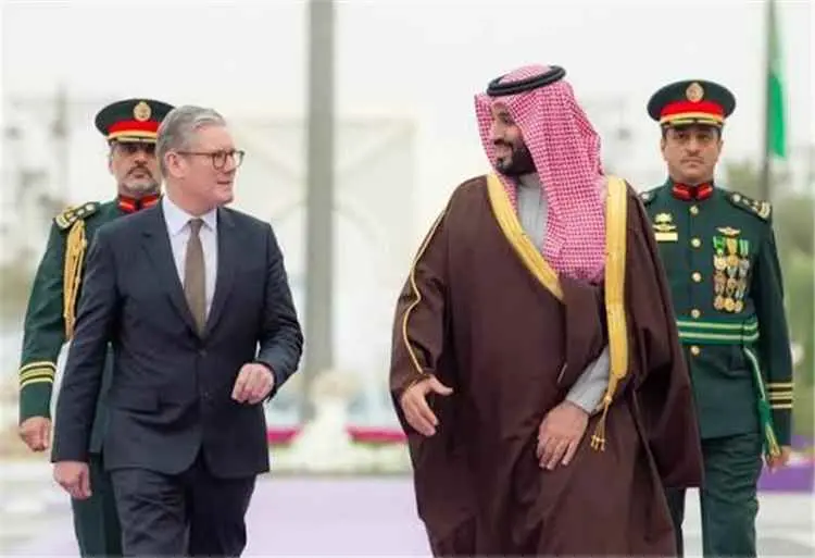 بلومبرغ: بريطانيا تدرس دعم السعودية عسكريًا في موا...