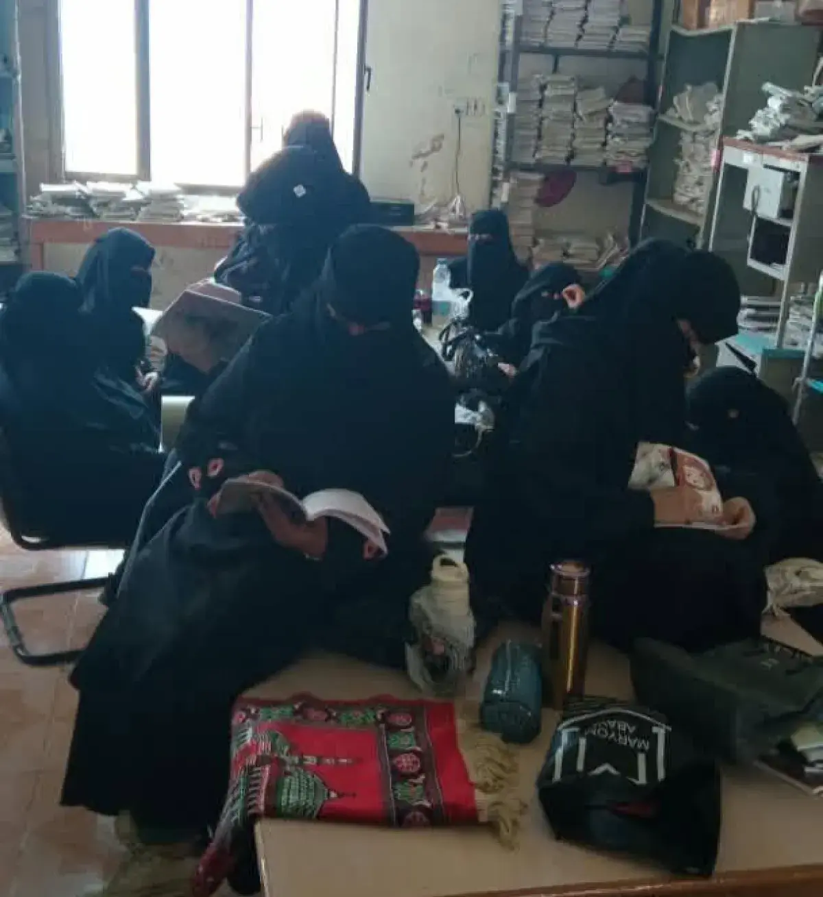 14 عاماً خارج المدرسة.. معاناة طالبات ومعلمات "الط...
