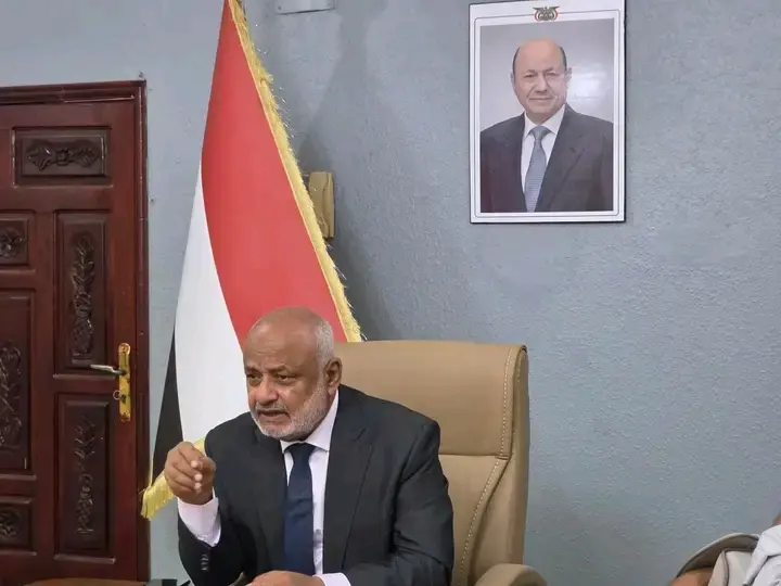 محافظ الحديدة يتوعد بكشف المتورطين في سقوط المخا والساحل الغربي ويؤكد: ما حدث مؤامرة كبرى وليست هزيمة