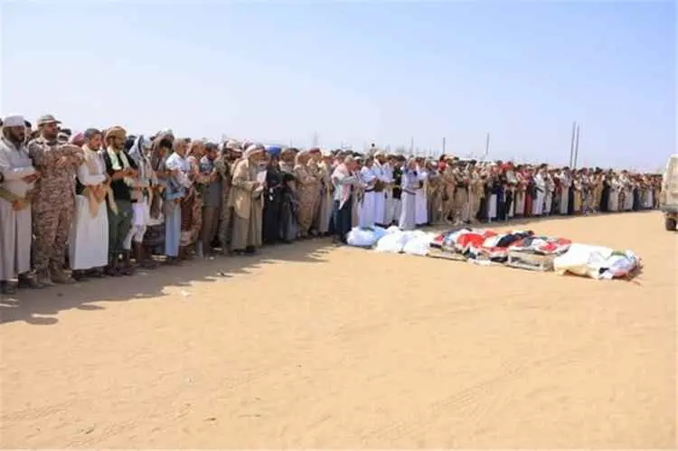 تشييع مهيب في مأرب لجثمان الشهيد العقيد عزالدين ال...