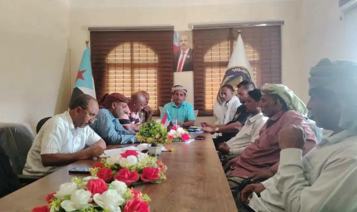 خلال اجتماعه.. انتقالي سقطرى يرفض المساس برموز الج...