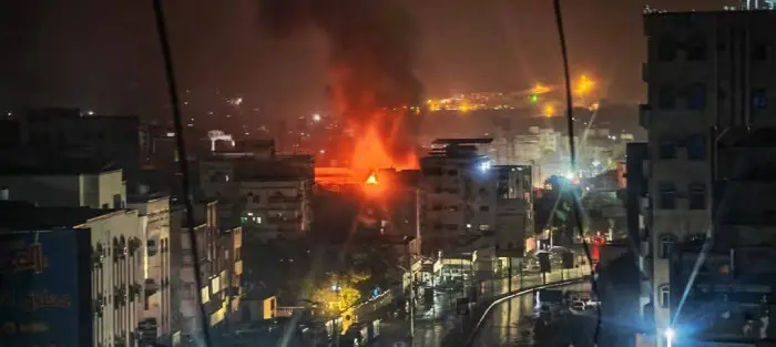 بعد انفجار عنيف.. حريق هائل يندلع في كهرباء المنور...