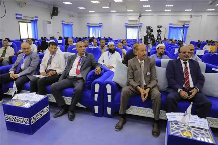 الوكيل بارباع يشهد فعاليات منتدى جامعة سيئون للحوا...