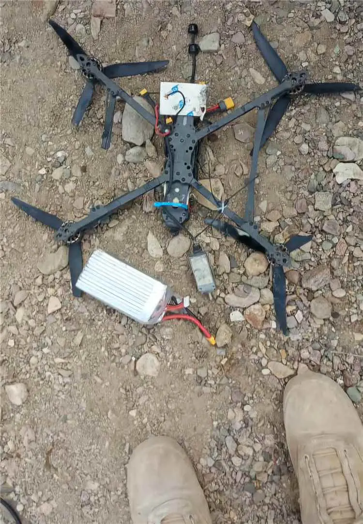 اللواء الثالث بالفرقة الأولى يُسقط طائرة مسيرة حوث...