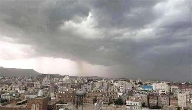 الأرصاد تحذّر من أمطار رعدية واضطراب البحر في عدد...