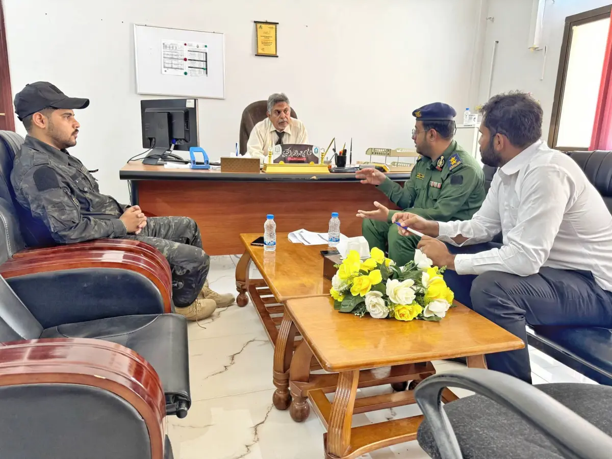 مدير إدارة التوجيه المعنوي بشرطة الوادي والصحراء يبحث مع عميد كلية الحاسبات إنشاء الأنظمة الإلكترونية للادارات الأمنية وإعداد دراسة لمكافحة الابتزاز الإلكتروني