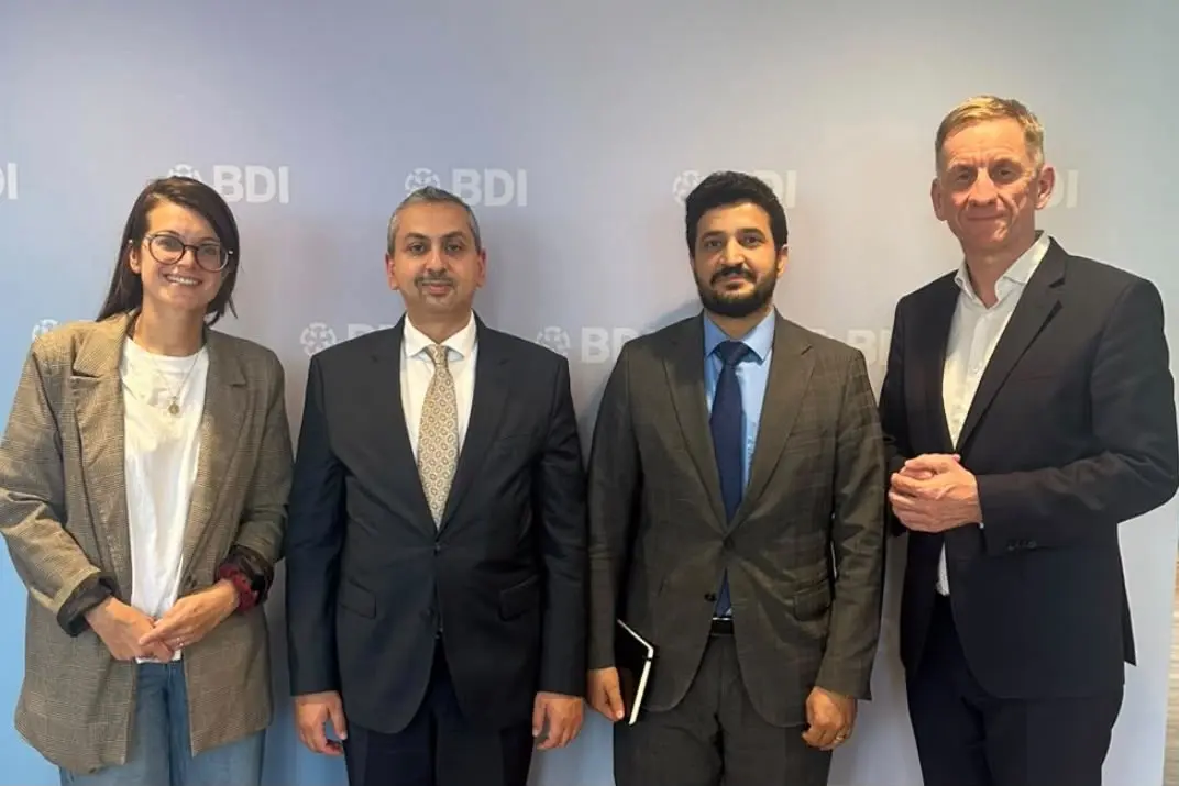 سفير اليمن يبحث مع خبير الماني في اتحاد (BDI) تطور...