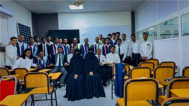 كلية المجتمع - سيئون تناقش بحوث تخرج طلاب شعبة قسم...