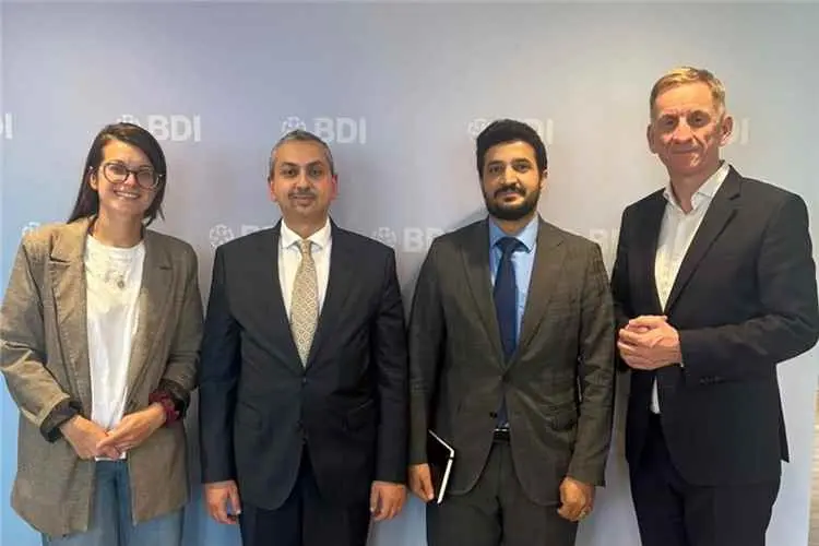 سفير بلادنا يبحث مع خبير الماني في اتحاد (BDI) تطورات الأوضاع في اليمن