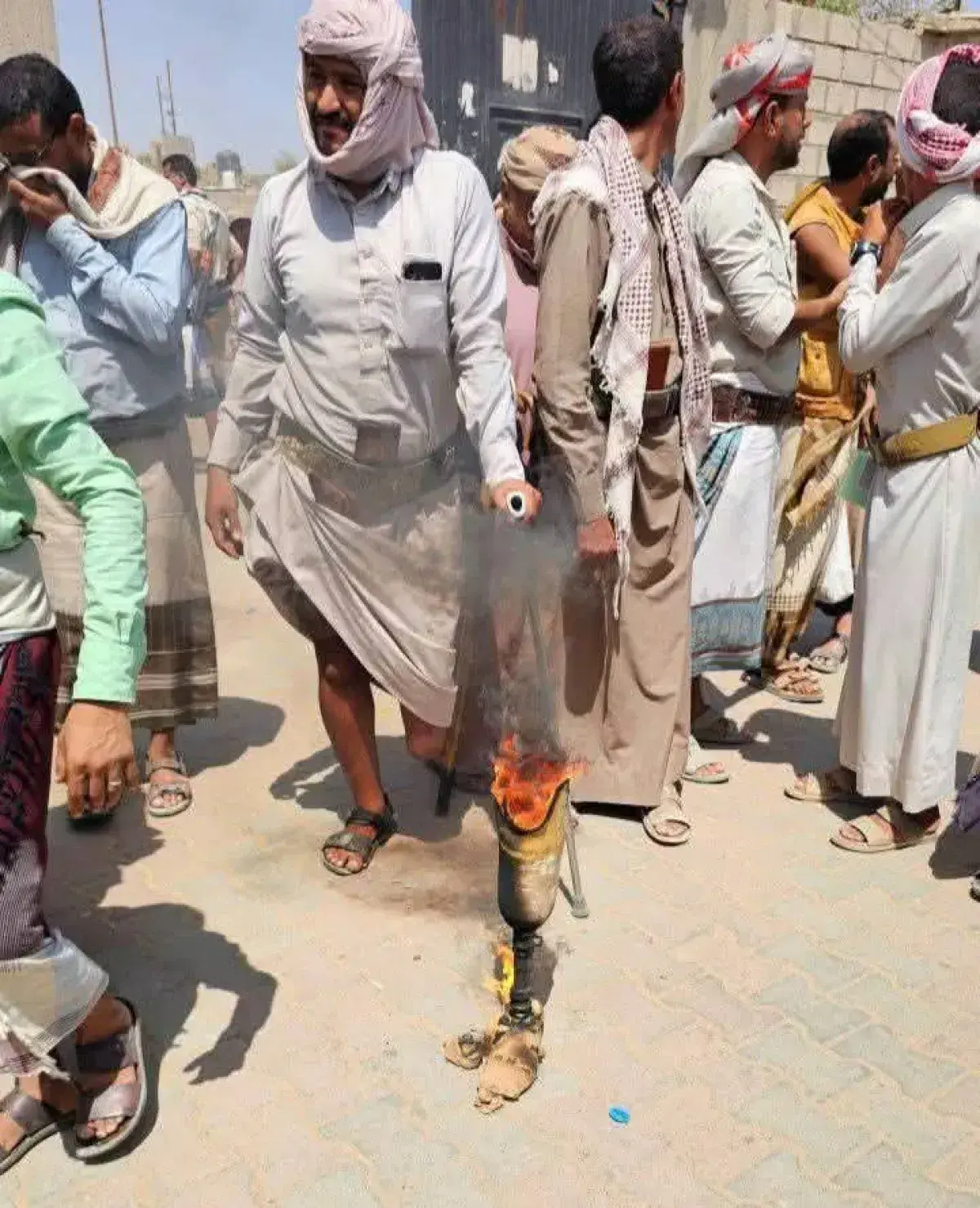 جرحى الجيش في مأرب يحتجون للمطالبة بحقوقهم المتأخر...