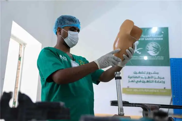 مركز الأطراف الصناعية بتعز يقدم أكثر من 17 ألف خدمة مجانية خلال ثمانية أشهر