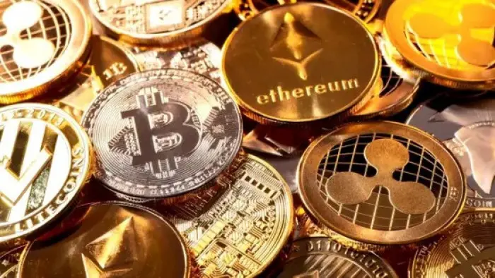 سوق العملات المشفرة تستعيد زخمها وبيتكوين تتجه لـ1...