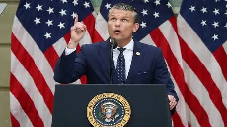 هيغسيث والكونغرس.. من إقالات القادة إلى أزمة الثقة...