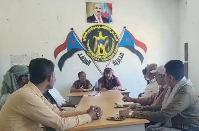 انتقالي المحفد يبحث التطورات الأمنية ورفع الجاهزية...