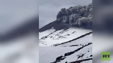 تشيلي.. بركان "يفادوس دي تشيلان" ينشط في ذروة موسم...