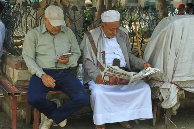 نزوح عشرات الإعلاميين من المخا خشية الانتقام الحوث...