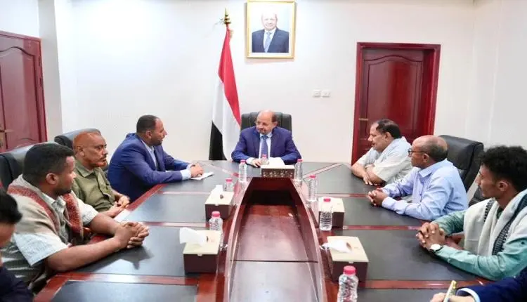 الحكومة تلتقي شخصيات وقيادات من الوازعية.. وتقدم و...