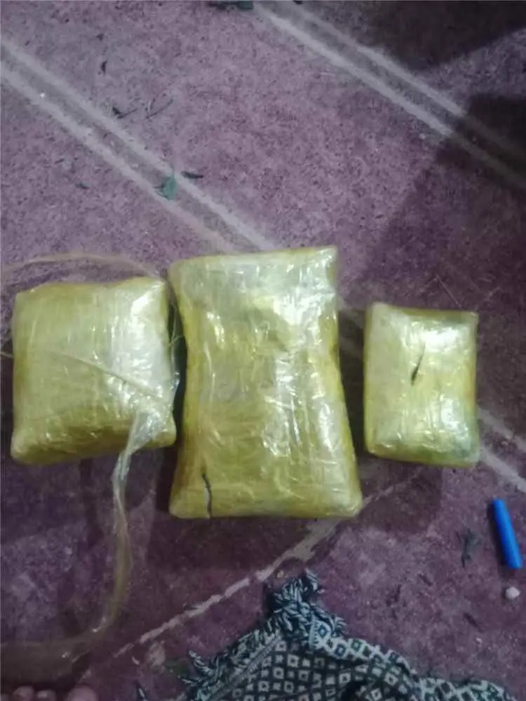 يقظة أمنية تُحبط محاولة تهريب 3 كجم من الحشيش المخ...