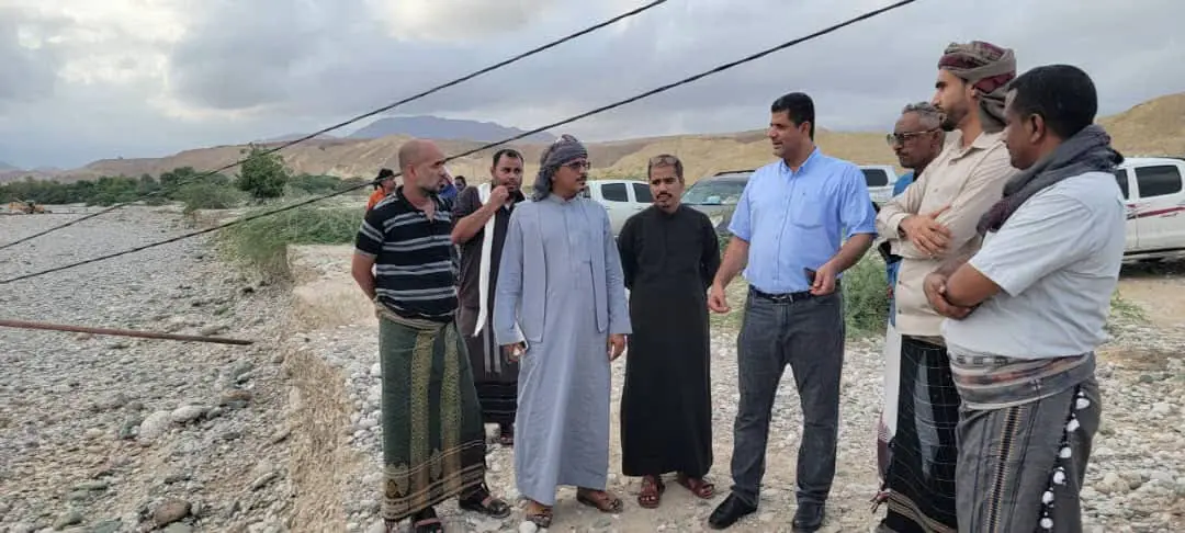وكيل حضرموت للشؤون الفنية يتفقد أضرار حقل مياه الش...