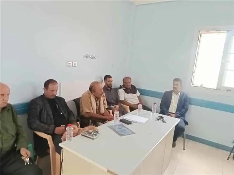 لقاء موسع في مكتب الصحة بالمفلحي يناقش سير عمل الع...