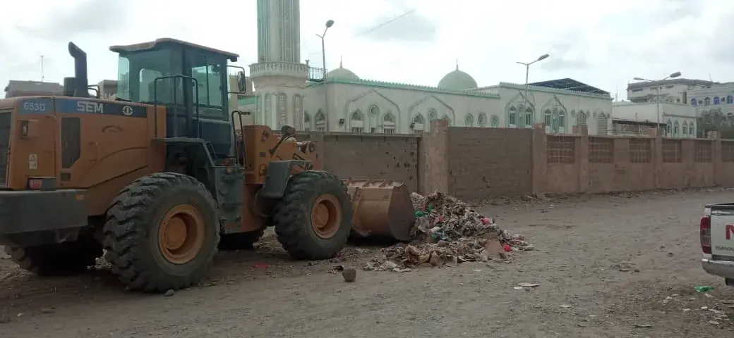 مدير عام المنصورة يوجه بتسوية الطريق المجاور لمدرس...