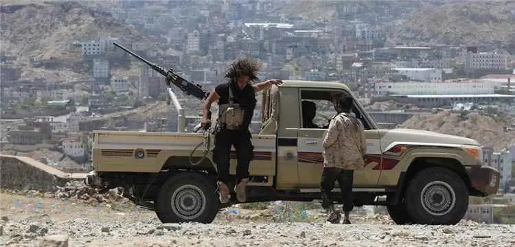 مواجهات عنيفة تمتد على عدة جبهات غربي تعز