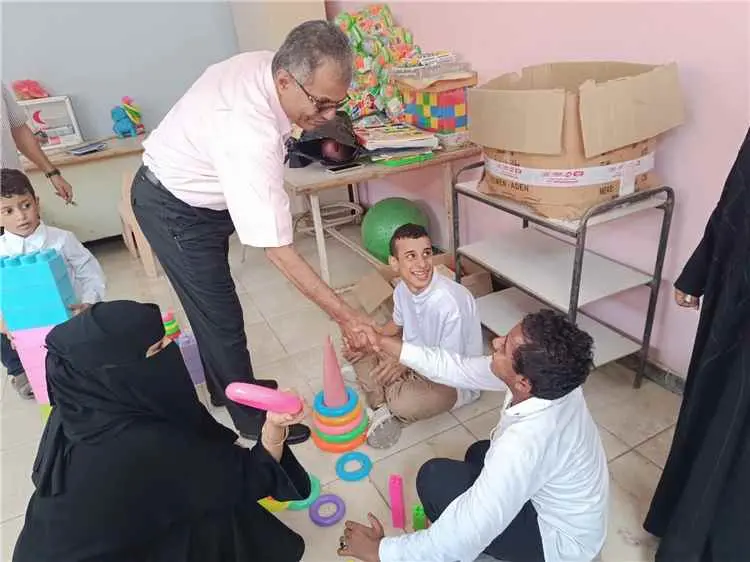 مدير عام المعلا يزور جمعية الرحمة لذوي الاحتياجات الخاصة ويطلع على برامجها التعليمية