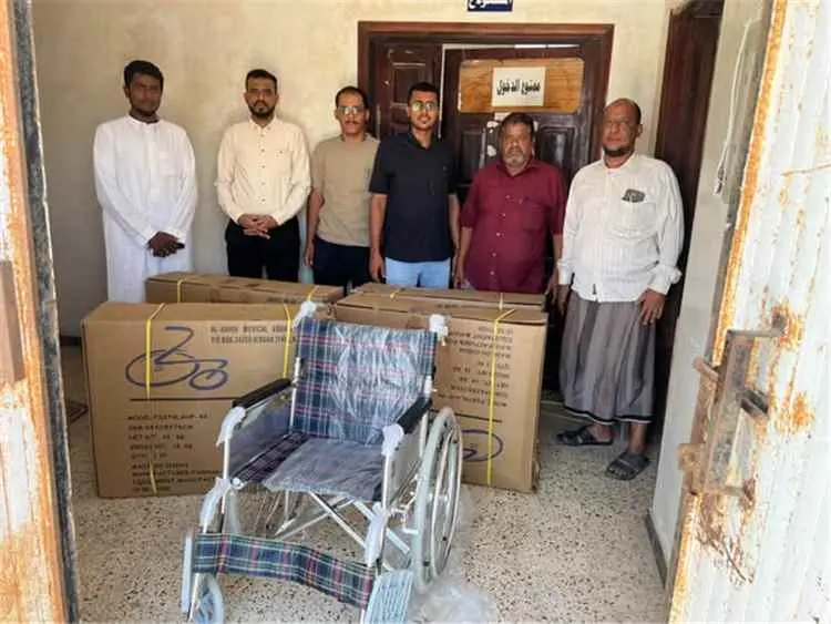 مؤسسة نهد التنموية توفر عربات مخصصة لذوي الاحتياجات الخاصة والمرضى بالشحر