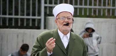خطيب الأقصى يحذّر من تحركات الاحتلال