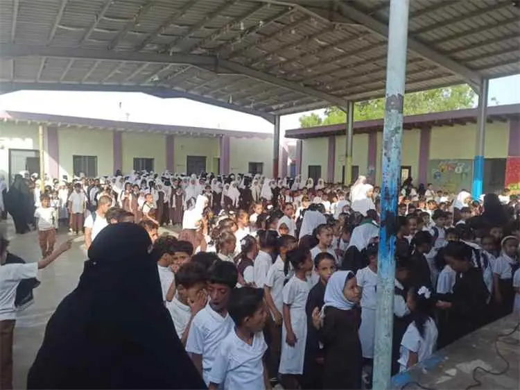 عضو التوجيه التربوي ينفذ نزولا توجيهيا إلى مدرسة ا...