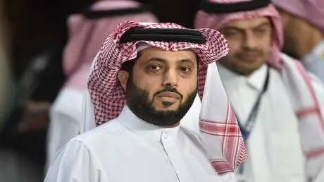 فنان مصري يثير أزمة لتركي آل الشيخ.. ويصدر بيانا ت...