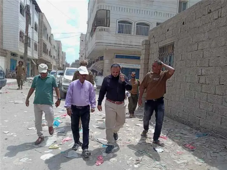 مدير عام المنصورة يتفقد أعمال السفلتة في شارع الثلاثين والتسوية في بلوك 12