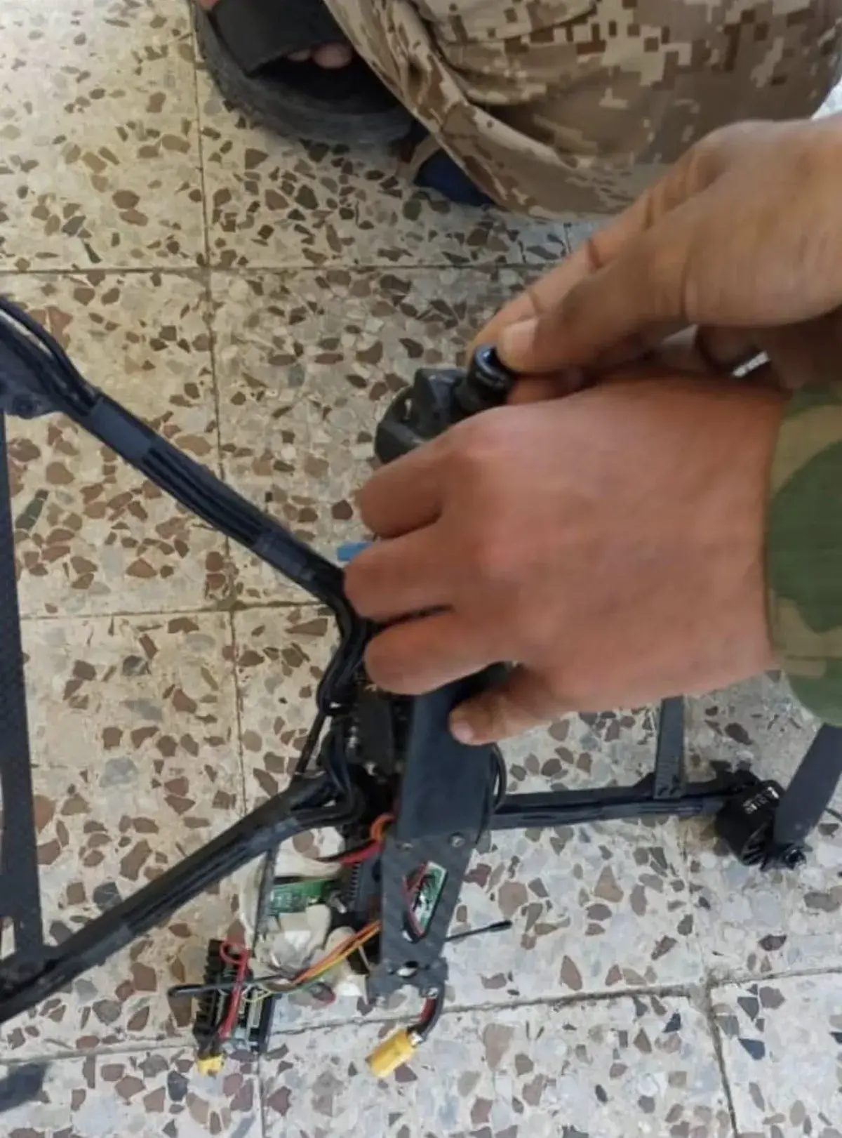 إسقاط مسيّرة حوثية محمّلة بقذيفة هاون في جبهة الكدحة بتعز