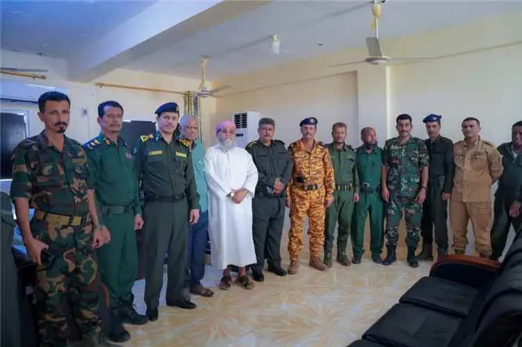 مدير أمن أبين يكرّم قيادة وأفراد أمن زنجبار تقديراً لجهودهم في ضبط متهمين بقضايا المخدرات