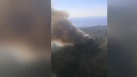 جحيم في غاليسيا الإسبانية.. حريق هائل يندلع بالقرب...