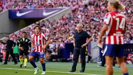 دهس شعار أتلتيكو مدريد.. مورينيو يثير الجدل بعد دي...