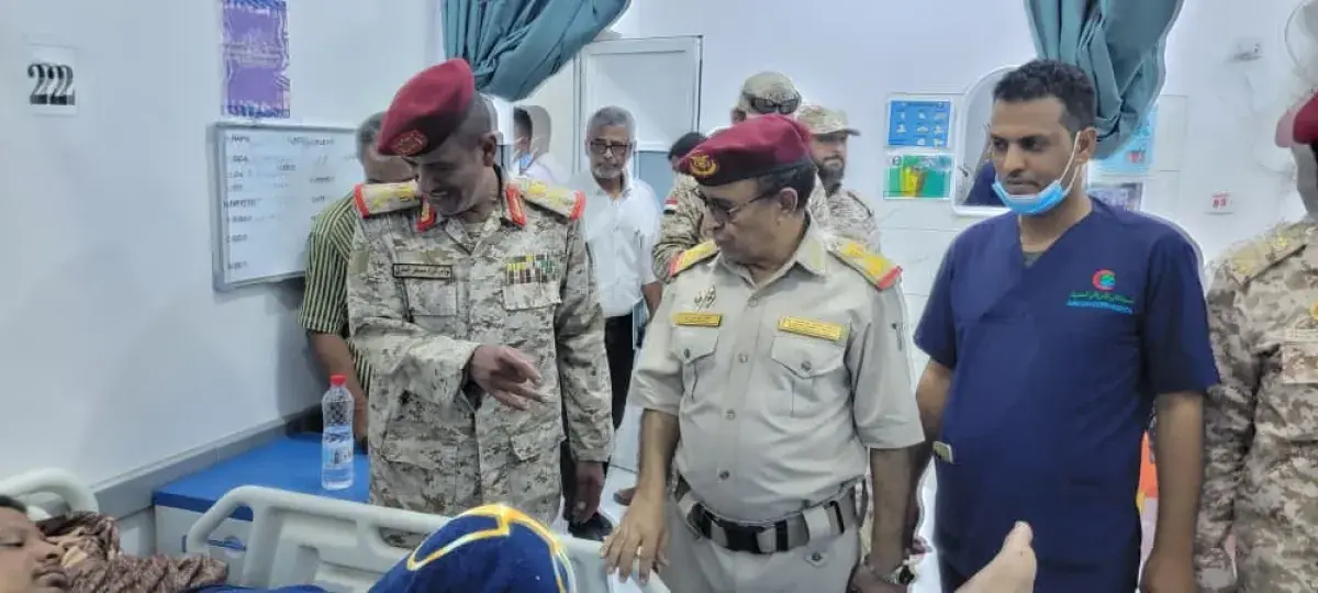 نائب المفتش العام يتفقد جرحى القوات المسلحة في مست...
