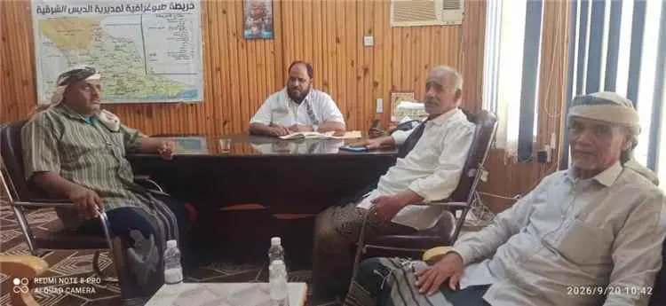 المدير العام العجيلي يلتقي المعلم سعيد عمر باحفي أ...
