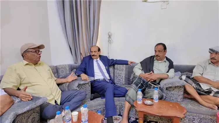 الوكيل الدغاري يبحث مع شخصيات اجتماعية عددا من الق...