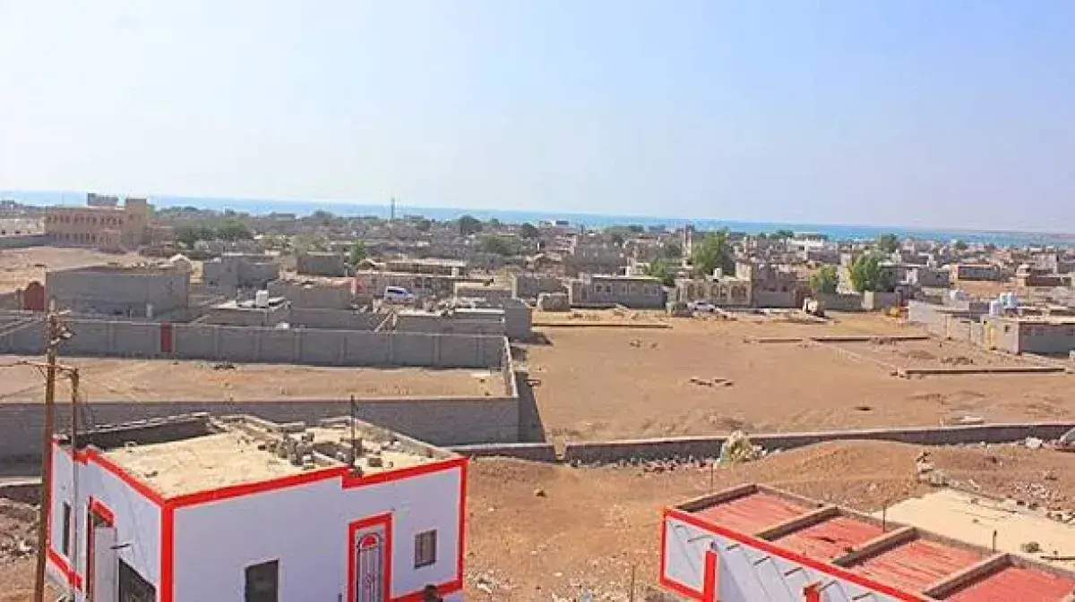 قصف حوثي على مدارس تؤوي نازحين في لحج يعيق المساعد...