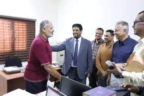 وزير التعليم الفني والتدريب المهني يتفقد مكتب عدن...