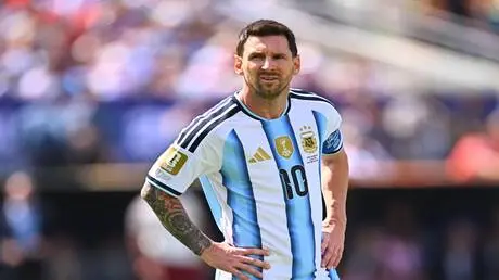 قميص ميسي الأخير مع الأرجنتين يحمل رسالة خفية داخل...